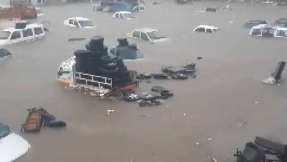 Gujarat Floods Cars Floating : గుజరాత్ ను అతలాకుతలం చేస్తున్న భారీ వర్షాలు | ABP Desam