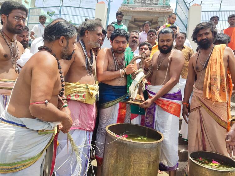 Thiruvannamalai temple Aani Brahmotsavam Tirthawari program at Ayyangulam TNN திருவண்ணாமலை அய்யங்குளத்தில்  தீர்த்தவாரி நிகழ்ச்சி -  ஏராளமான பக்தர்கள் சாமி தரிசனம்