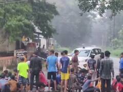 गुरुकुल स्कूल के सैकड़ों बच्चों ने किया कलेक्टरेट का घेराव, बारिश में भीगकर किया चक्का जाम, जानिए मामला