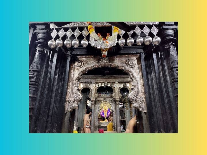 श्री करवीर निवासिनी महालक्ष्मी अंबाबाई मंदिरात पुणे येथील देवीचंद अग्रवाल या भक्ताने 5 किलो 832 ग्रामचे चांदीचे तोरण अर्पण केलं आहे. सदर तोरणाची अंदाजी किंमत रू 4,94,188 इतकी आहे.