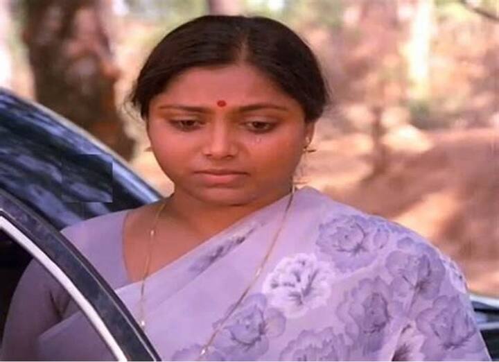 சரிதா மேலும் கூறியதாவது “மலையாளத்தில் மகேஷ் நாராயணன். அவருடைய ‘மாலிக்’ பார்த்து அசந்துட்டேன். பகத் பாசிலுடைய ரசிகை நான். ‘தி கிரேட் இந்தியன் கிச்சன்’ ரொம்பபிடிச்சது. அந்த இயக்குநர் ஜியோ பேபி என்னை அவர் படத்துல நடிக்கக் கேட்டார். கன்னடத்துல பிரஷாந்த் நீல். கே.ஜி.எஃப்’ல மிரட்டிட்டார். தெலுங்குல கோபிசந்த் மல்லினேனி”.