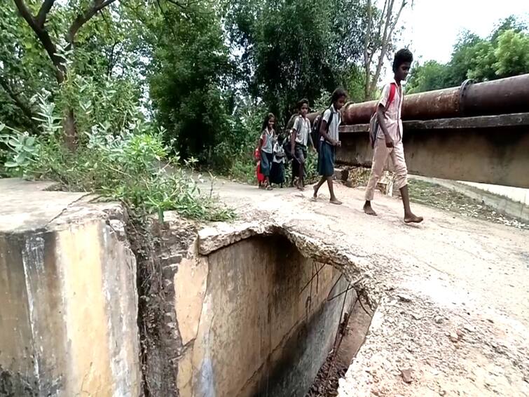 Mayiladuthurai vetaiyampadi South Rajan canal bridge repair TNN கரணம் தப்பினால் மரணம் -  மயிலாடுதுறையில் மாணவர்கள் அந்தரத்தில் பயணிக்கும் கொடுமை