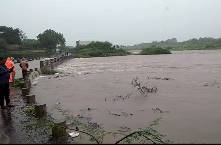 Due to heavy rains these roads of Gujarat have been closed Guiarat Rain: ભારે વરસાદના કારણે રાજ્યના આ 65 રસ્તા બંધ, ટ્રાવેલ કરતા પહેલા જુઓ યાદી