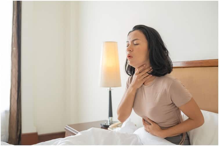 Throat Infection Symptoms And Home Remedies For Throat Infection Know In Detail Health Tips News Marathi Health Tips : सतत घसा खवखवतोय? झटपट आराम मिळवण्याकरता करा 'हे' सोपे घरगुती उपाय