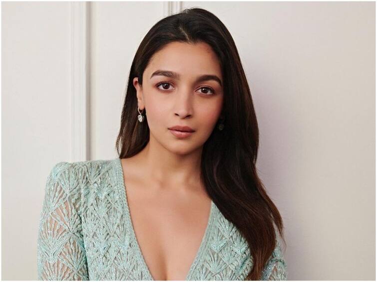 Alia Bhatt's Ed-a-Mamma to be bought by Reliance for Rs 300 crore? Details అలియా భట్ తో అంబానీ రూ.300 కోట్ల భారీ డీల్ - దేనికో తెలుసా?