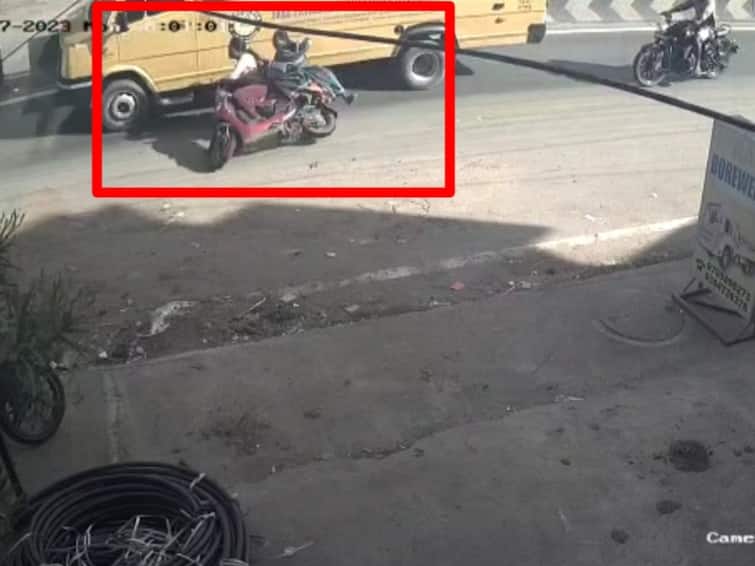 Chennai teacher was killed in a collision with a pallivan near Tambaram, Chennai Accident: தாம்பரம் அருகே பள்ளி வேன் மோதி ஆசிரியை உயிரிழந்த சோகம்