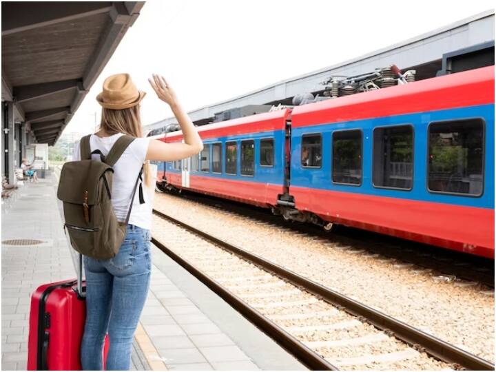 एक दैनिक अखबार में रेलवे टिकट चैंकिंग स्टाफ ऑर्गेनाइजेशन के अधिकारी के हवाले से लिखा गया है कि अब जिस स्टेशन से यात्रा करनी है, उस स्टेशन पर ही ट्रेन में चढ़ना होगा.