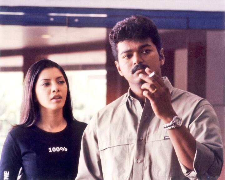 விஜய்யின் சினிமா கேரியரில் 1998 ஆம் ஆண்டு வெளியான ப்ரியமுடன் படம் மிக முக்கியமானது. இந்த படத்தில் அவர் நெகட்டிவ் கேரக்டரில் நடித்திருந்தார். இதனாலேயே இயக்குநர் வின்சென்ட் செல்வாவுடன் 2வது முறையாக யூத் படத்தில் இணைந்தார். மேலும் இந்த படத்தில் ஷாகீன் கான், சிந்து மேனன், மணிவண்ணன்,விவேக், விஜயகுமார் உள்ளிட்ட பலரும் நடித்திருந்தனர். மணிசர்மா இசையமைத்திருந்தார்.