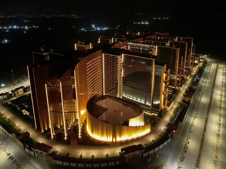 World Largest Office that surpassed pentagon of USA is located in Gujarat Surat is Surat Diamond Bourse World Largest Office: भारत में बना विश्व का सबसे बड़ा ऑफिस बिल्डिंग, पेंटागन को भी छोड़ दिया पीछे
