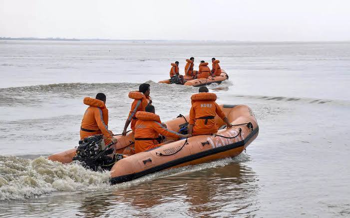 Life jacket is important in saving lives of people trapped in flood, do you know how much it costs?