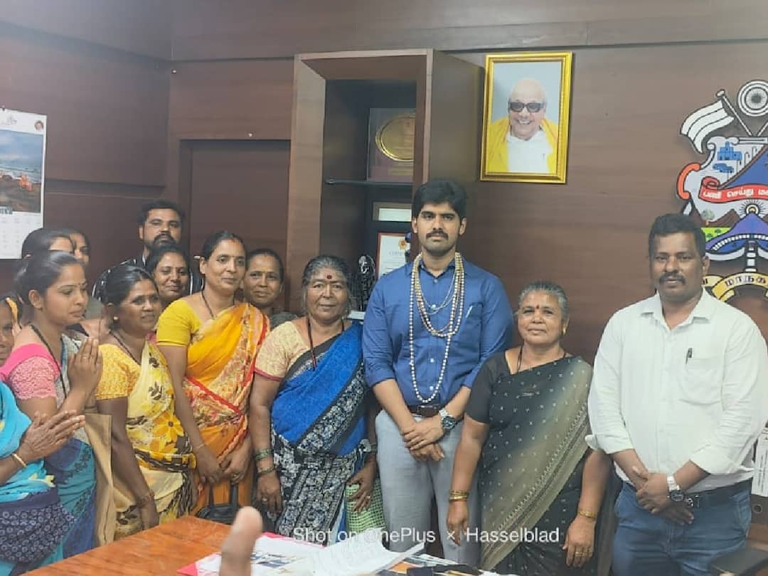 நரிக்குறவர் பகுதியில் ஒளியேற்றிய கோவை மாநகராட்சி.. பாசிமணி அணிவித்த நற்சம்பவம்.. People of Narikkuravar community thanked the Coimbatore Corporation administration for providing drinking water and street lights நரிக்குறவர் பகுதியில் ஒளியேற்றிய கோவை மாநகராட்சி.. பாசிமணி அணிவித்த நற்சம்பவம்..