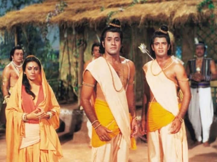 बताया जाता है कि रामायण (Ramayan)  में कैकेई का रोल प्ले करने वाली एक्ट्रेस पद्मा खन्ना एक सीन की शूटिंग के बाद काफी इमोशनल हो गई थीं और वे रोने गई थीं. इतना ही नहीं रामायण के डायरेक्टर रामानंद सागर की आंखे भी भर आई थीं.