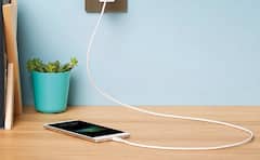 Mobile Charging: मोबाईल रात्रभर चार्जिंगला लावल्यास खराब होतो का? जाणून घ्या...