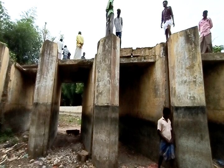 கரணம் தப்பினால் மரணம் -  மயிலாடுதுறையில் மாணவர்கள் அந்தரத்தில் பயணிக்கும் கொடுமை