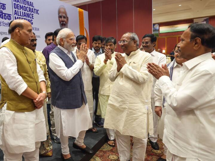 संजय निषाद ने एनडीए की बैठक को लेकर कहा कि हम एक साथ सीट के लिए नहीं बल्कि जीत के लिए आएं हैं.