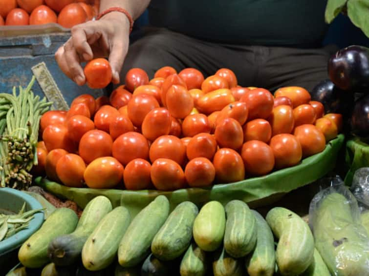 Govt Reduces Tomato Prices NCCF NAFED To Sell From Tomorrow Tomato Price In Delhi Metro Cites Govt Further Reduces Tomato Prices To Rs 70 Per Kg, Cooperatives To Start Selling From Tomorrow