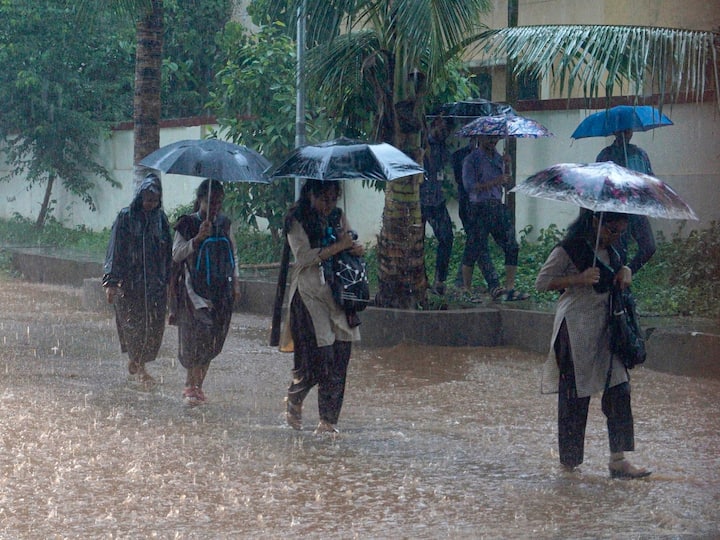 Orange Alert Issued For Mumbai As Heavy Rain Lashes City, Red Alert Sounded For Other Maharashtra Districts Monsoon News Heavy Rainfall Orange Alert Issued For Mumbai As Heavy Rain Lashes City, Red Alert Sounded For Other Maharashtra Districts