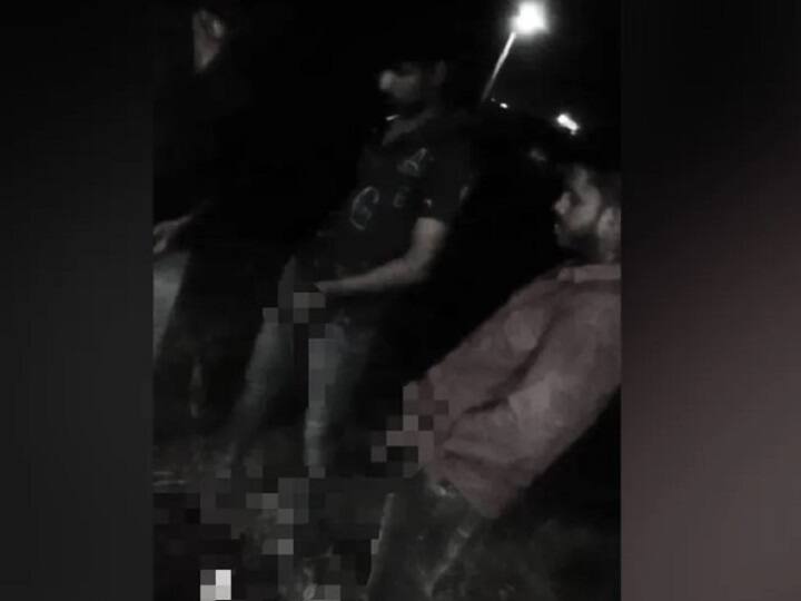 Crime 6 Arrested In Andhra Pradesh For Urinating On Tribal Man Crime: பழங்குடியின இளைஞர் மீது சிறுநீர் கழித்த நண்பர்கள்.. ம.பி.யை தொடர்ந்து ஆந்திராவிலும் அதிர்ச்சி!