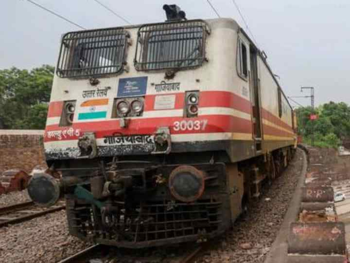 Good news for those traveling in the general compartment of the train!  Railway will provide water and food