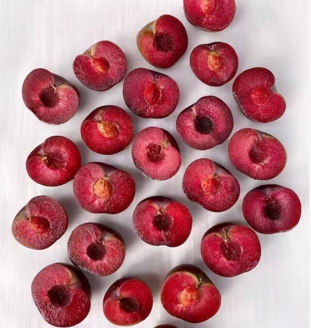 ਇਨਫੈਕਸ਼ਨਾਂ ਅਤੇ ਬਿਮਾਰੀਆਂ ਨਾਲ ਲੜਨ ਲਈ ਇੱਕ ਮਜ਼ਬੂਤ​ਇਮਿਊਨ ਸਿਸਟਮ ਮਹੱਤਵਪੂਰਨ ਹੈ। ਆਲੂ, ਆਪਣੇ ਵਿਟਾਮਿਨ ਸੀ ਦੀ ਸਮਗਰੀ ਦੇ ਨਾਲ, ਇਮਿਊਨ ਸਿਸਟਮ ਨੂੰ ਇੱਕ ਮਹੱਤਵਪੂਰਨ ਹੁਲਾਰਾ ਪ੍ਰਦਾਨ ਕਰਦੇ ਹਨ। ਵਿਟਾਮਿਨ ਸੀ ਚਿੱਟੇ ਰਕਤਾਣੂਆਂ ਦੇ ਉਤਪਾਦਨ ਨੂੰ ਵਧਾਉਂਦਾ ਹੈ, ਜੋ ਸਰੀਰ ਨੂੰ ਨੁਕਸਾਨਦੇਹ ਰੋਗਾਣੂਆਂ ਤੋਂ ਬਚਾਉਣ ਵਿੱਚ ਮਹੱਤਵਪੂਰਣ ਭੂਮਿਕਾ ਨਿਭਾਉਂਦੇ ਹਨ।