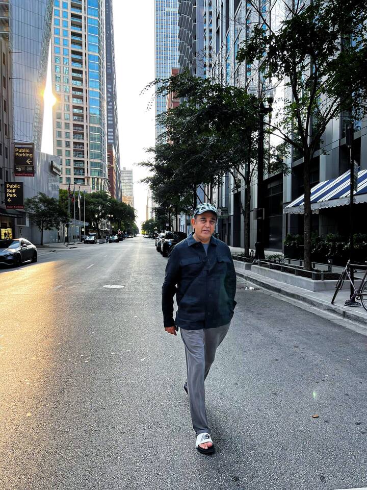 அதற்காக நடிகர் கமல் ஹாசன் அமெரிக்காவிற்கு சென்றுள்ளார். அமெரிக்காவில் அவர் எடுத்துக்கொண்ட புகைப்படம் தற்போது இணையத்தில் வைரல் ஆகிவருகிறது.