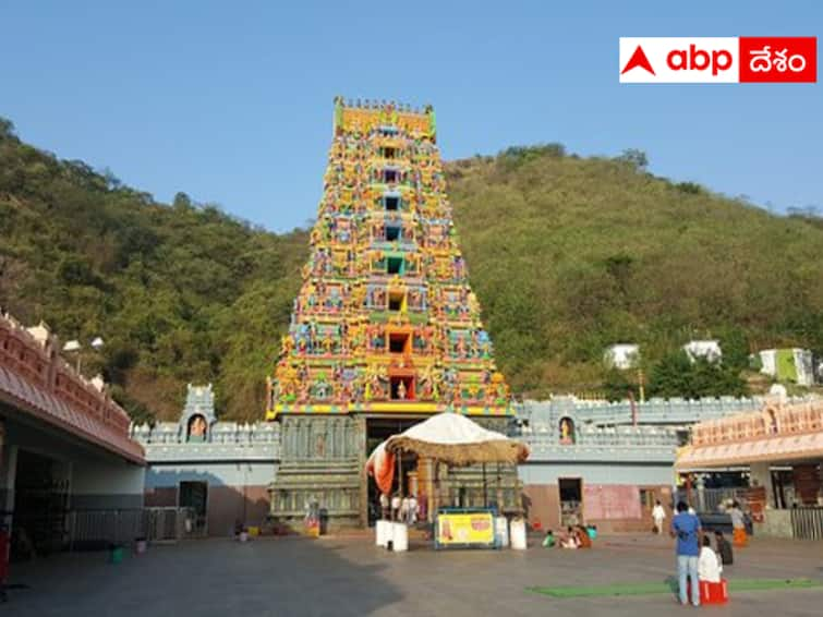 Another desecration took place in Vijayawada's Indrakiladri temple. Vijayawada News : దుర్గమ్మ సన్నిధిలో మరో అపచారం - అమ్మవారి నివేదన అపవిత్రం !