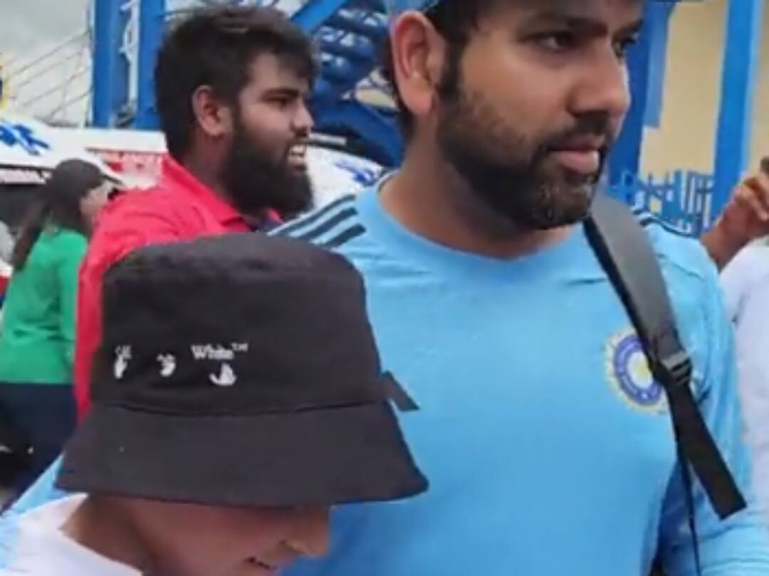 WATCH | 'It's Between You And...': Rohit Sharma's Heartwarming Gesture After Getting Greeting Card from Young Fan WATCH | 'It's Between You And...': Rohit Sharma's Heartwarming Gesture After Getting Greeting Card from Young Fan