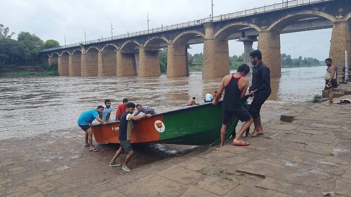 चांदोली धरण परिसरात चोवीस तासांत 67 मिलिमीटर पाऊस झाला.यंदाची ही पहिलीच अतिवृष्टी आहे.