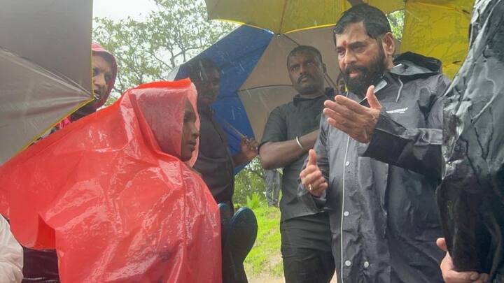 याशिवाय जखमींवर उपचार करण्यासाठी तसेच नागरिकांचे गडाच्या पायथ्याशी तात्पुरते पुनर्वसन करण्यासाठी रत्नागिरीहून 10 कंटेनर देखील मागवण्यात आले आहेत.''