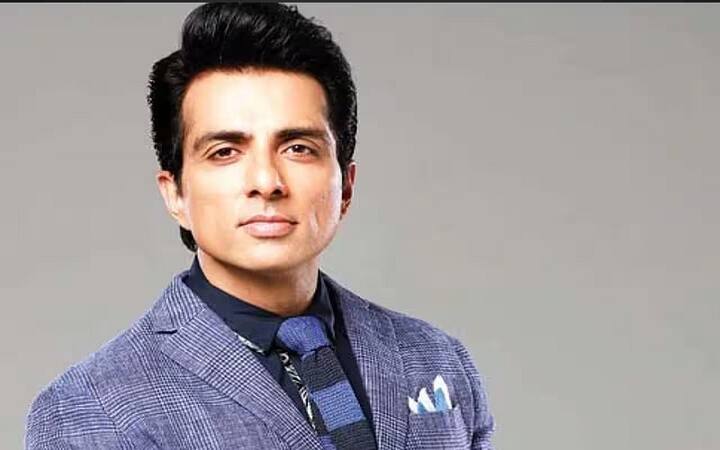 સોનુ સૂદ: સોનુ સૂદ પોતાના કરિયરમાં ઘણી વખત સ્ક્રીન પર આર્મી ઓફિસર બની ચૂક્યો છે. પરંતુ રિયલ લાઈફમાં પણ તેનું સપનું સેનામાં જોડાવાનું હતું. પરંતુ સમયના વળાંકે તેમને અભિનેતા બનાવી દીધા.