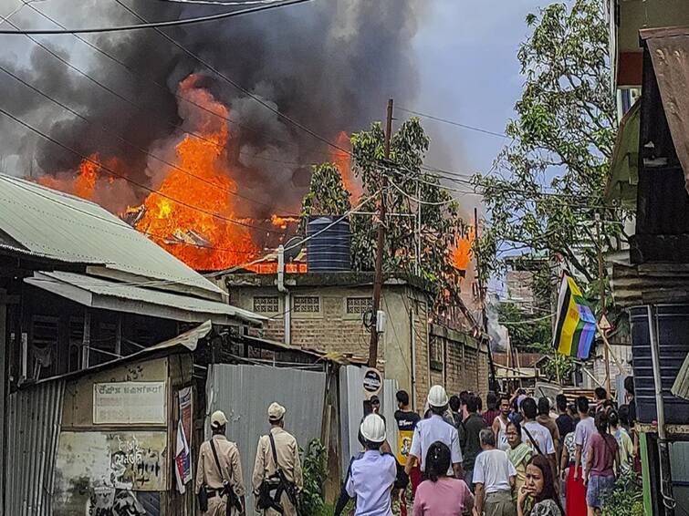 Manipur Horror 2 Women Paraded Naked On Camera Allegedly physical assault Manipur Violence : மணிப்பூரில் பயங்கரம்: தரதரவென இழுத்து.. 2 பெண்களை நிர்வாணமாக நடக்கவிட்ட கொடூரம்..