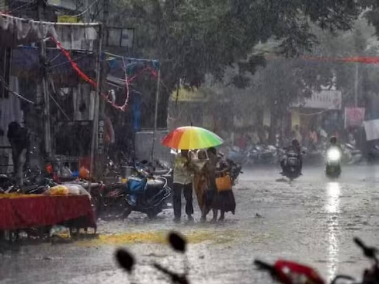 Hyderabad Telangana Heavy Rains Waterlogging Traffic Jams Schools Colleges Closed IMD Forecast Waterlogging Due To Heavy Rains Paralyse Life In Telangana. Schools, Colleges Shut For Two Days