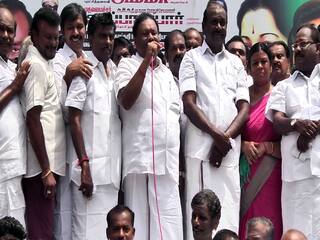 ADMK Protest: மீண்டும் ஸ்டாலினை முதல்வராக்குவோம்  -  திண்டுக்கல் சீனிவாசன் பேச்சால் சலசலப்பு