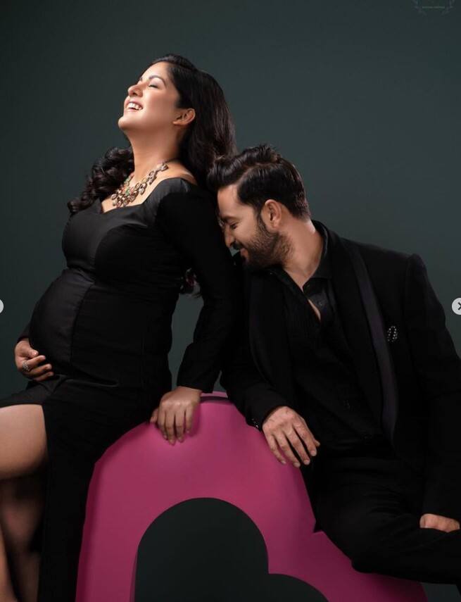 ETimes ਦੀ ਰਿਪੋਰਟ ਦੇ ਅਨੁਸਾਰ, ਸੂਤਰਾਂ ਤੋਂ ਜਾਣਕਾਰੀ ਮਿਲੀ ਹੈ, “ਇਸ਼ਿਤਾ ਅਜੇ ਵੀ ਹਸਪਤਾਲ ਵਿੱਚ ਹੈ ਅਤੇ ਬੱਚਾ ਅਤੇ ਮਾਂ ਦੋਵੇਂ ਪੂਰੀ ਤਰ੍ਹਾਂ ਤੰਦਰੁਸਤ ਹਨ।