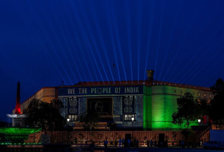 তা ছাড়াও রেল নিরাপত্তা, বেকারত্ব, মুদ্রাস্ফীতি, ইন্দো-চিন সীমান্ত সমস্যা ইত্য়াদি নিয়েও উত্তাল হতে পারে সংসদ।