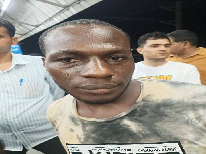 Nigerian citizen without visa caught from Rajdhani Express in Kota Rajasthan ANN Rajasthan: राजधानी एक्सप्रेस से पकड़ा गया बिना वीजा का नाइजीरियन नागरिक, सुरक्षा बलों ने कोटा में उतारा