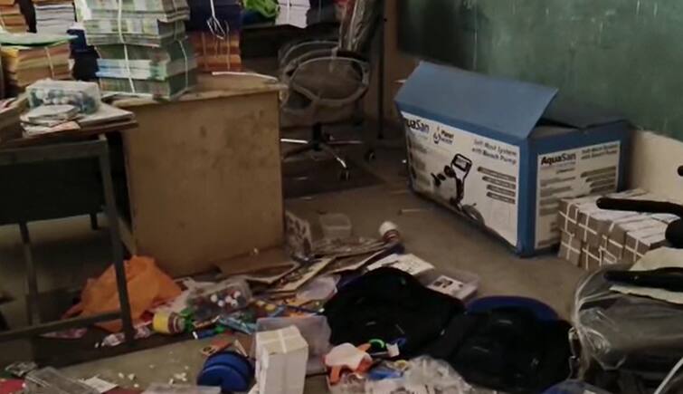 Vadodara Crime: thief thieves of tv, computer, laptop from savli primary school in vadodara Crime: તસ્કરોનો તરખાટ, ગામની શાળામાં બારી તોડીને ઘૂસ્યા ને કૉમ્પ્યુટર, લેપટૉપ, ટીવી ઉઠાવીને લઇ ગયાં.....