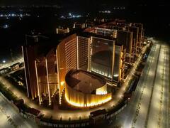 Surat Diamond Bourse: सूरत में बनी दुनिया की सबसे बड़ी ऑफिस बिल्डिंग, देखिए अंदर की बेहद खूबसूरत तस्वीरें