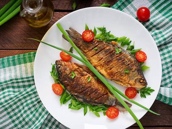 Crispy Fried Fish: दोपहर के खाने में बंगाली स्टाइल में बनाएं फ्राइ़ड फिश, सेहत के लिए भी है अच्छा