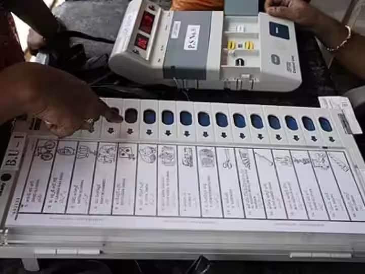 Bypoll elections will be conducted on 7 vidhansabha seats in various states detail marathi news Bypoll Elections: देशभरात सात ठिकाणी विधानसभा पोटनिवडणुक जाहीर; पण पुणे, चंद्रपूर लोकसभा पोटनिवडणुकीची प्रतीक्षा कायम