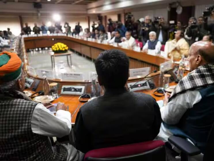 Parliament monsoon session all party meeting held in delhi before monsoon session started from today detail marathi news Parliament Monsoon Session:  मणिपूर हिंसा, महागाई, UCC आणि महिला आरक्षण; दिल्लीतील सर्वपक्षीय बैठकीमध्ये 'या' मुद्द्यांवर झाली चर्चा