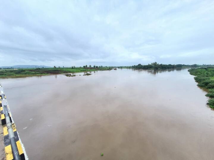 सांगली जिल्ह्यात कृष्णा नदीची पाणी पातळी 15 फुटांवर पोहोचली आहे.