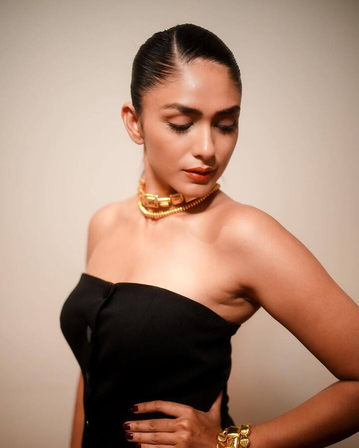 Her makeup was on-point with a dewy base, defined eyebrows and glossy red lips.