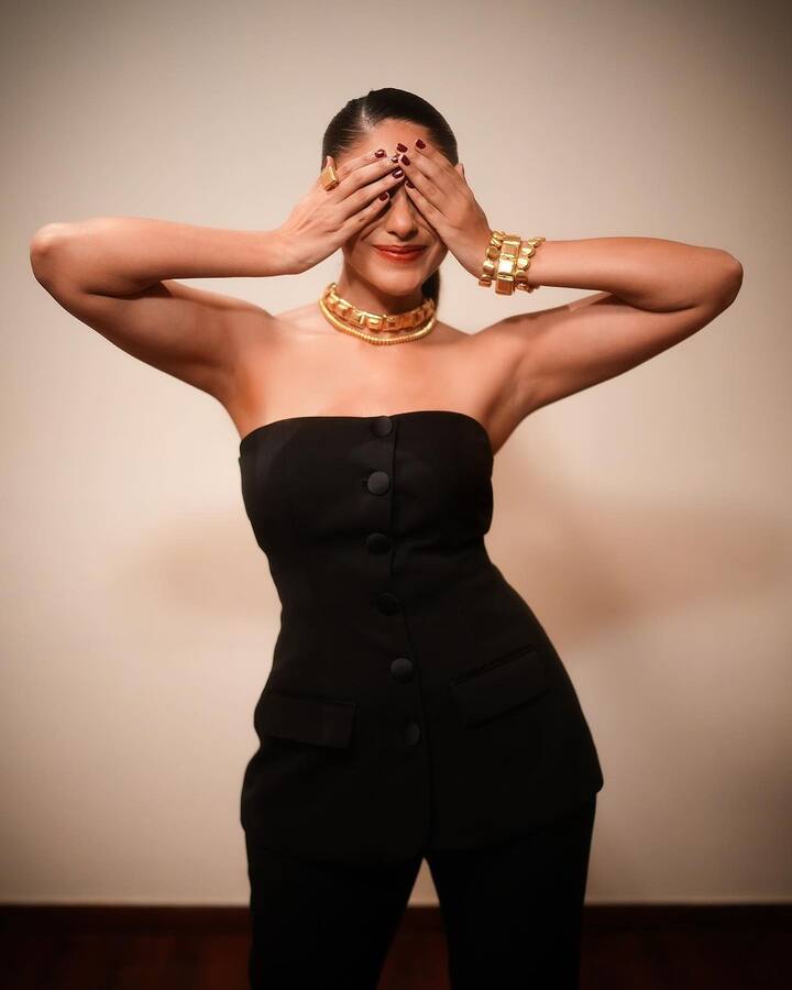 Mrunal captioned her photos, 