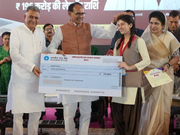 mp news shivraj singh chouhan extends laptop scheme cbse toppers transfers 25000 each to accounts ann Madhya Pradesh: CM चौहान ने CBSE टॉपर्स के लिए लैपटॉप योजना का विस्तार किया, 78 हजार विद्यार्थी होंगे लाभान्वित