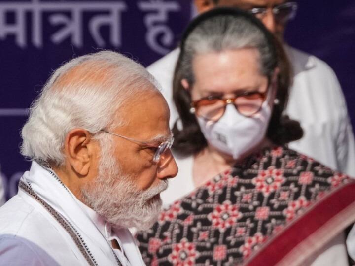 PM Modi Meets Sonia Gandhi: जब संसद में सोनिया गांधी से मिले पीएम मोदी, क्या हुई बात? Parliament Monsoon Session PM Modi Meets Sonia Gandhi Both Discussed Manipur Violence Health PM Modi Meets Sonia Gandhi: जब संसद में सोनिया गांधी से मिले पीएम मोदी, क्या हुई बात?