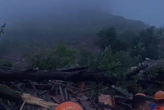 रायगड जिल्ह्यामधील इरशाळगड इथं ही घटना घडली आहे. NDRF चे बचावकार्य सुरु आहे.