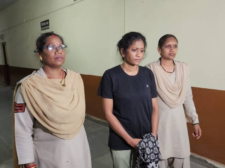 Chhattisgarh News Woman caught working in Ambikapur hospital with other's degree arrested ann Ambikapur News: दूसरे की डिग्री से अंबिकापुर के एक बड़े अस्पताल में डॉक्टर बन बैठी थी युवती, ऐसे लगी पुलिस के हाथ