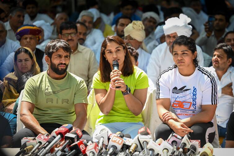 Wrestlers will hold a press conference at Rajghat today, Vinesh Phogat gave information બ્રિજભૂષણ સિંહ સામે ફરી ખુલશે મોરચો! કુસ્તીબાજો આજે રાજઘાટ પર કરશે પ્રેસ કોન્ફરન્સ