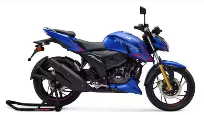ਤੀਜੀ ਬਾਈਕ TVS Apache ATR 200 4V ਕੰਪਨੀ ਇਸ ਬਾਈਕ 'ਚ ਟਰਨ ਬਾਇ ਟਰਨ ਨੈਵੀਗੇਸ਼ਨ ਵਰਗੇ ਸਮਾਰਟ ਫੀਚਰਸ ਪੇਸ਼ ਕਰਦੀ ਹੈ। ਤੁਸੀਂ ਇਸ ਬਾਈਕ ਨੂੰ 1,46,720 ਲੱਖ ਰੁਪਏ ਦੀ ਲਾਗਤ ਨਾਲ ਘਰ ਲਿਆ ਸਕਦੇ ਹੋ।